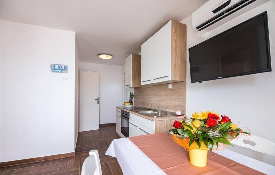 Apartments Dora Vantacici Luaran gambar