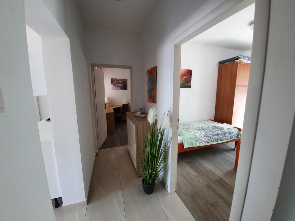 Apartments Dora Vantacici Luaran gambar