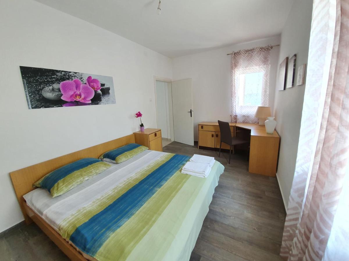 Apartments Dora Vantacici Luaran gambar