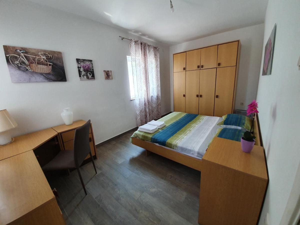 Apartments Dora Vantacici Luaran gambar