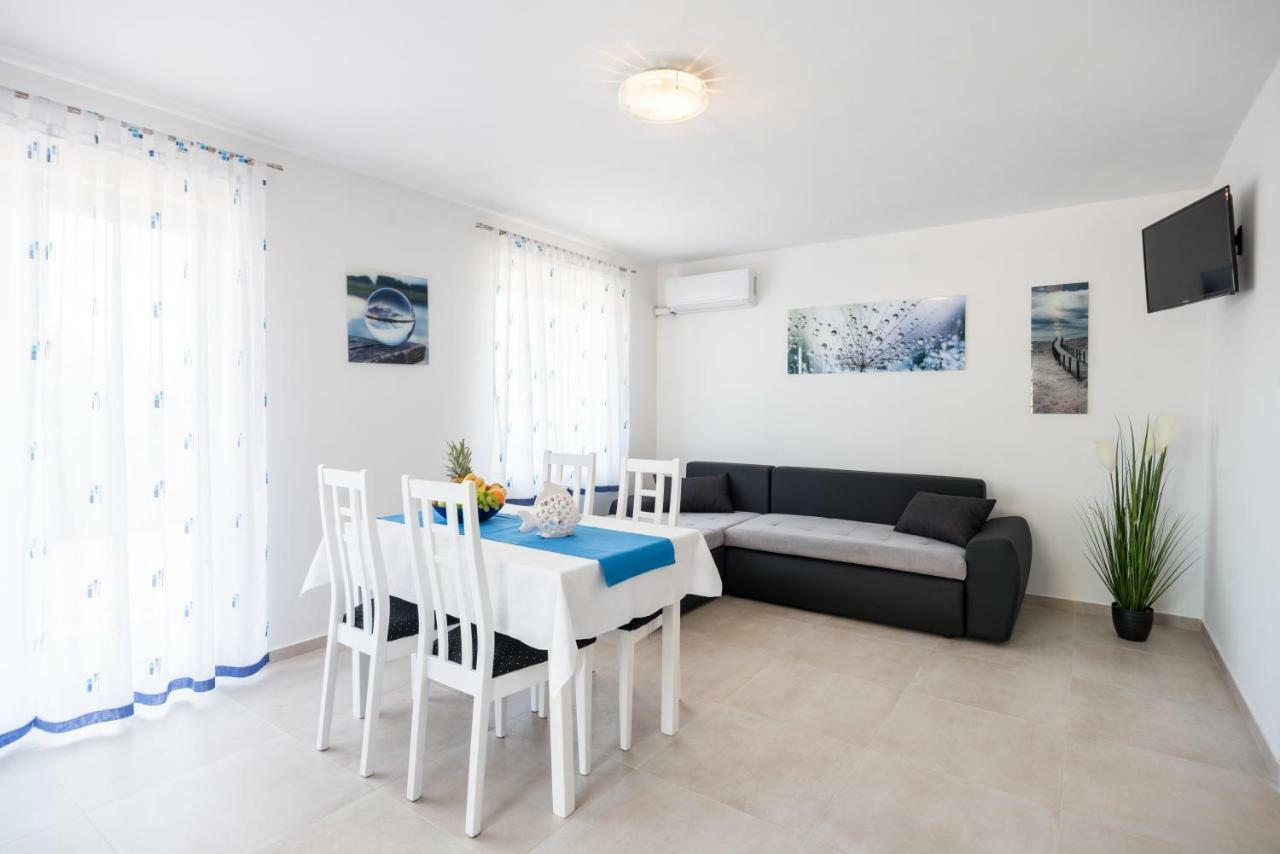 Apartments Dora Vantacici Luaran gambar