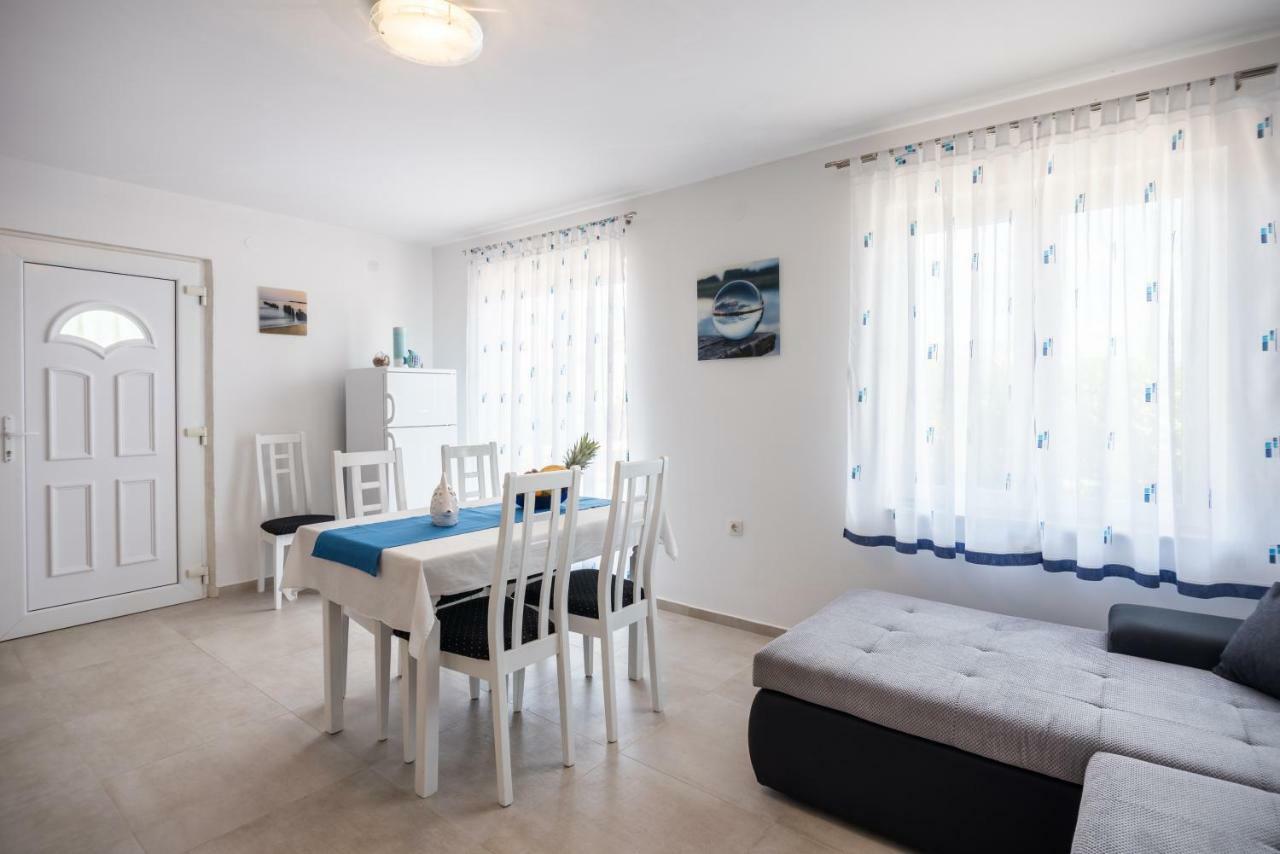 Apartments Dora Vantacici Luaran gambar